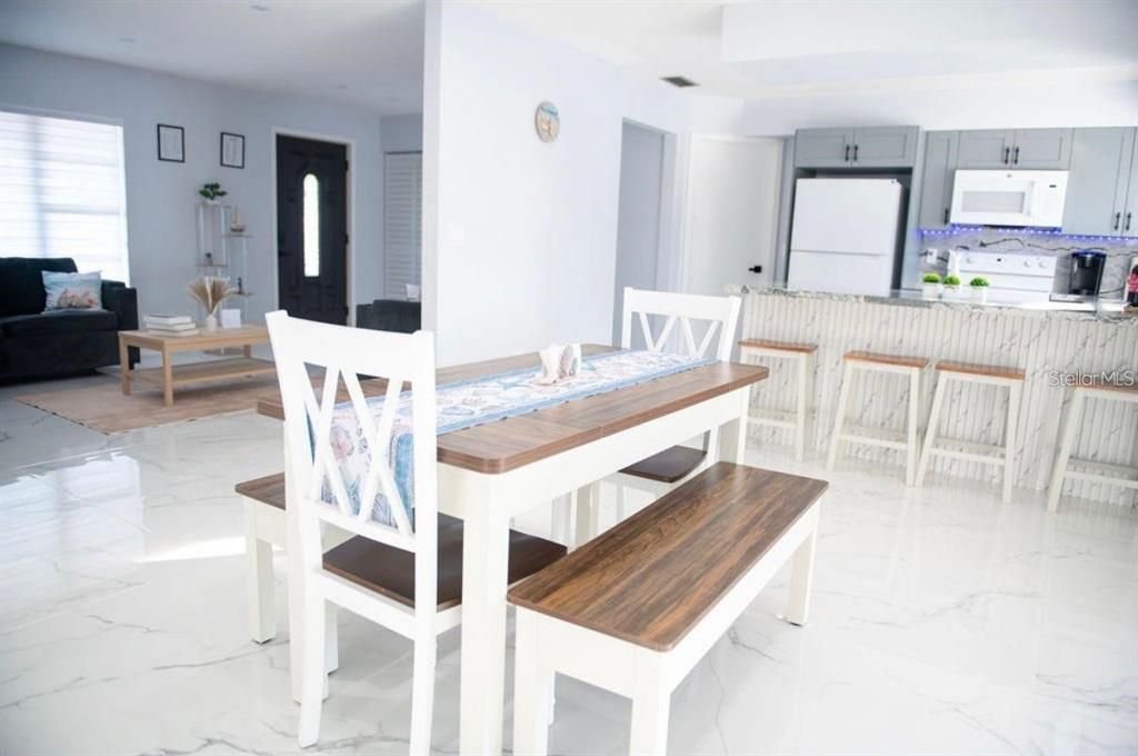 For Rent: $3,000 (3 beds, 2 baths, 1421 Square Feet)