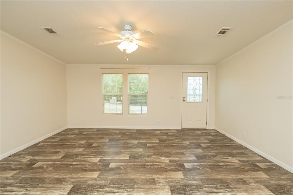 For Sale: $229,000 (3 beds, 2 baths, 1456 Square Feet)