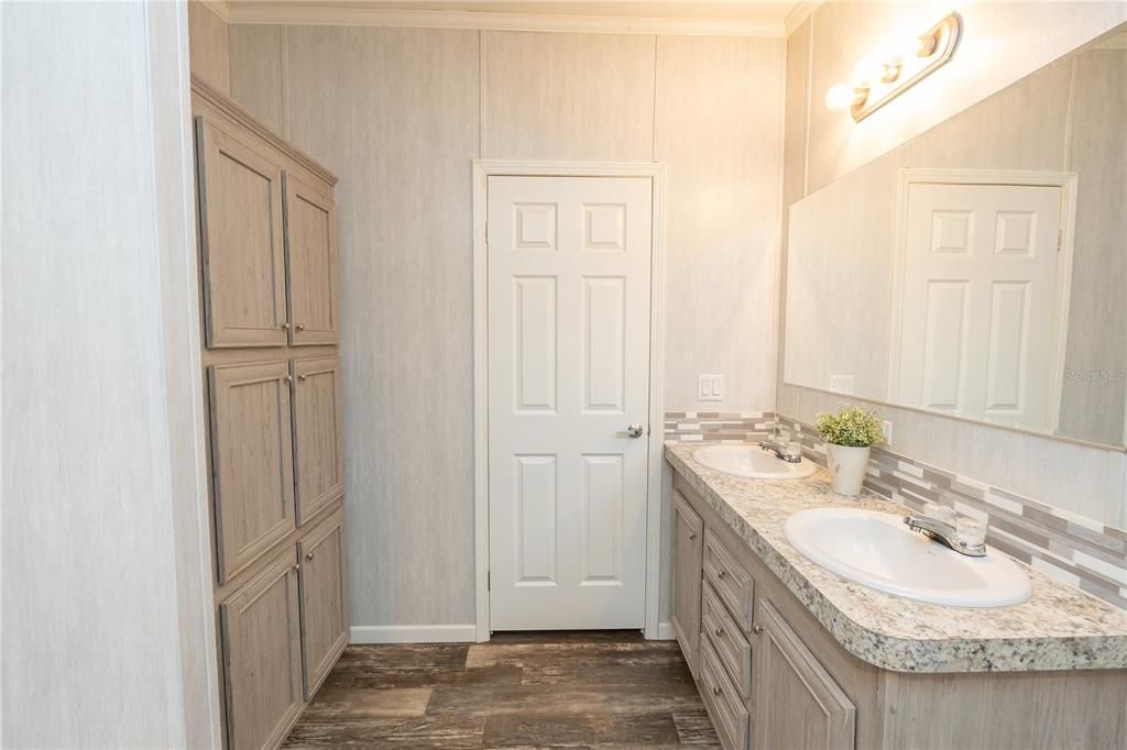 For Sale: $229,000 (3 beds, 2 baths, 1456 Square Feet)
