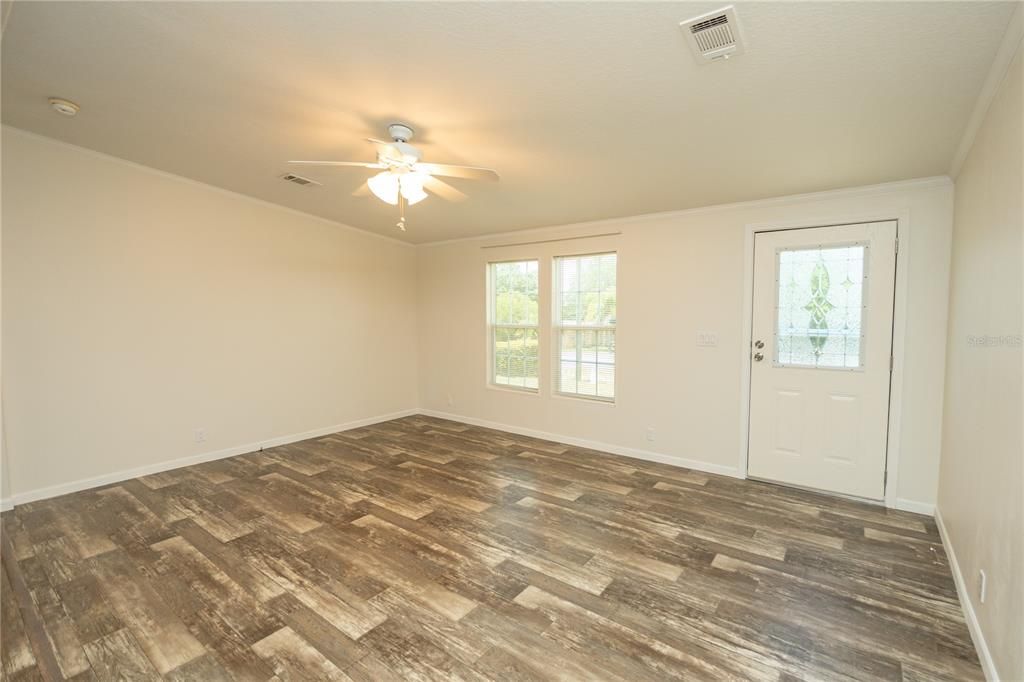 For Sale: $229,000 (3 beds, 2 baths, 1456 Square Feet)