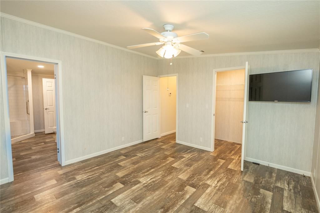 For Sale: $229,000 (3 beds, 2 baths, 1456 Square Feet)