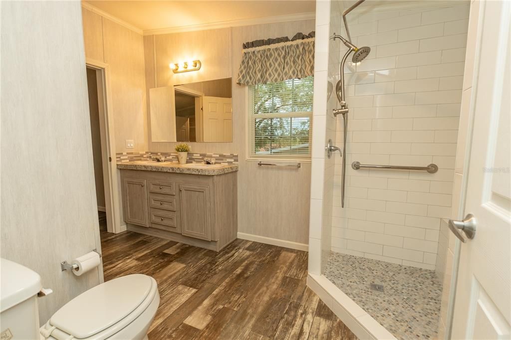 For Sale: $229,000 (3 beds, 2 baths, 1456 Square Feet)