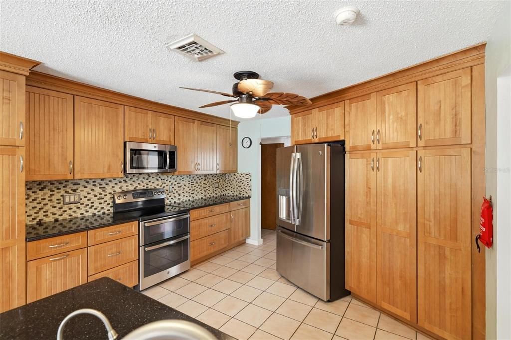 En Venta: $359,900 (3 camas, 2 baños, 1856 Pies cuadrados)