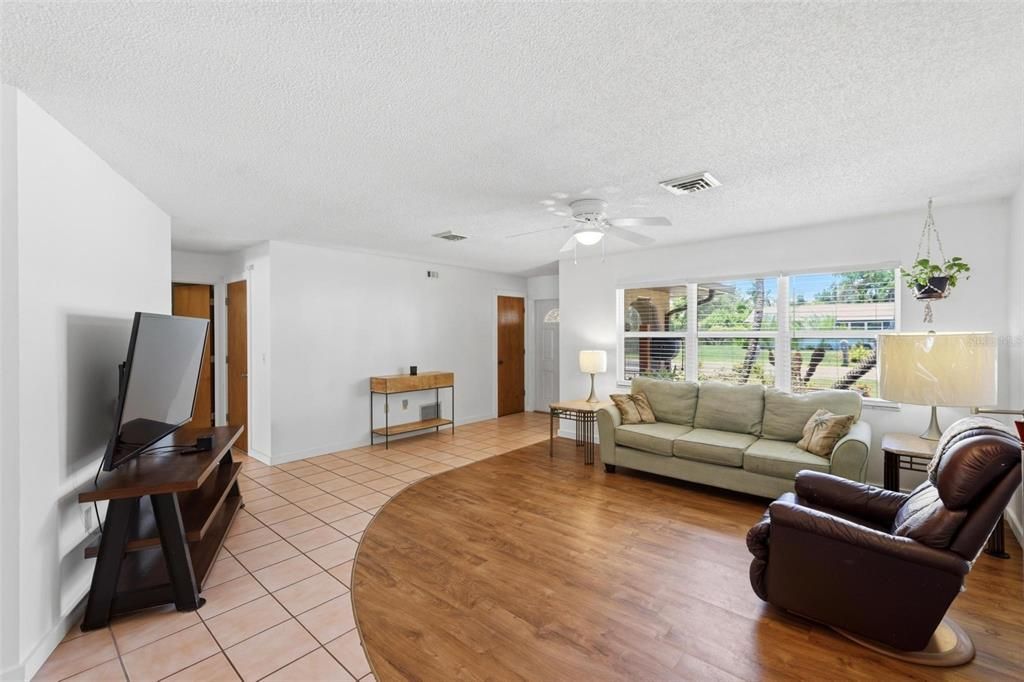 En Venta: $359,900 (3 camas, 2 baños, 1856 Pies cuadrados)