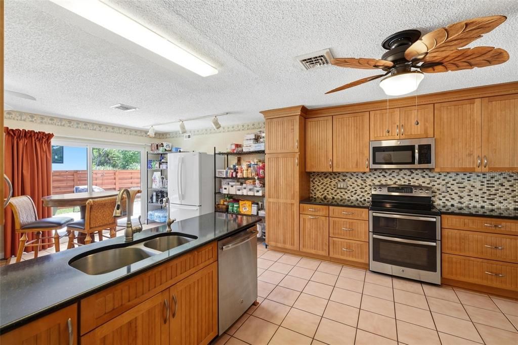 En Venta: $359,900 (3 camas, 2 baños, 1856 Pies cuadrados)