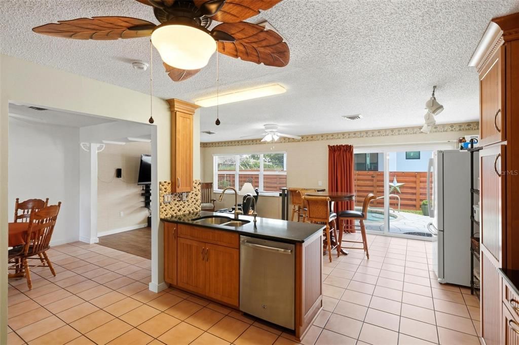 En Venta: $359,900 (3 camas, 2 baños, 1856 Pies cuadrados)