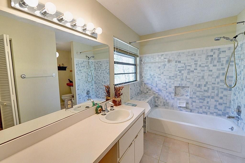For Sale: $499,999 (4 beds, 3 baths, 2376 Square Feet)