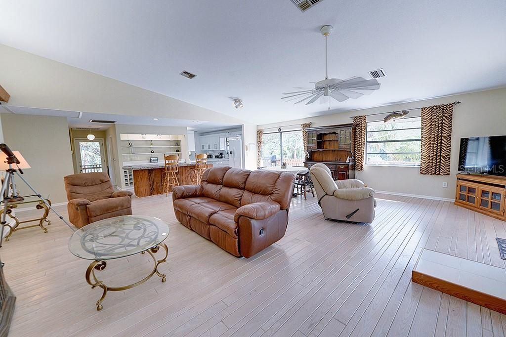 For Sale: $499,999 (4 beds, 3 baths, 2376 Square Feet)