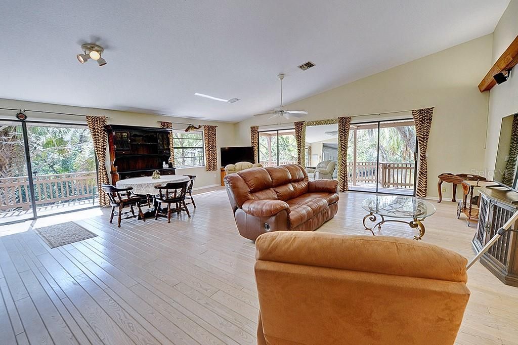 For Sale: $499,999 (4 beds, 3 baths, 2376 Square Feet)