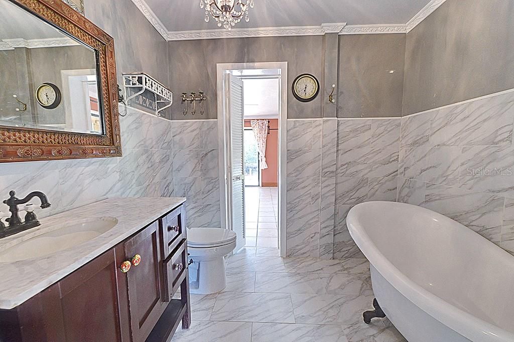 For Sale: $499,999 (4 beds, 3 baths, 2376 Square Feet)