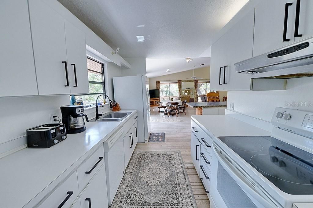 For Sale: $499,999 (4 beds, 3 baths, 2376 Square Feet)