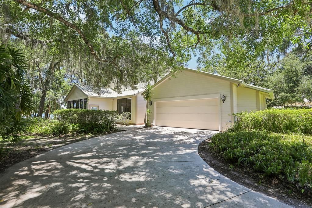 For Sale: $2,400,000 (3 beds, 3 baths, 4455 Square Feet)