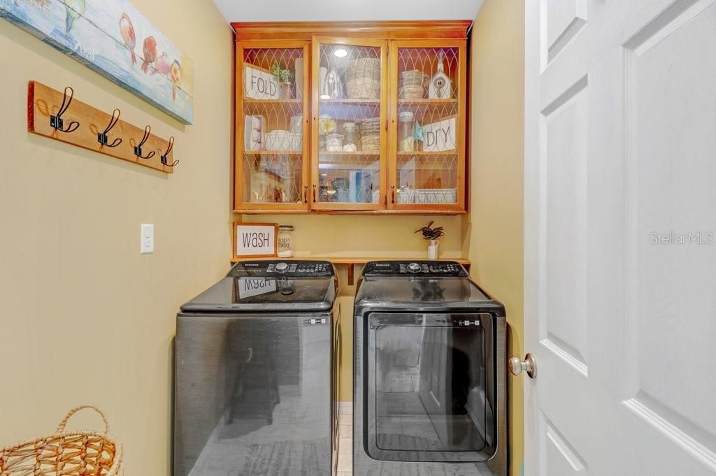 For Sale: $350,000 (3 beds, 1 baths, 1122 Square Feet)