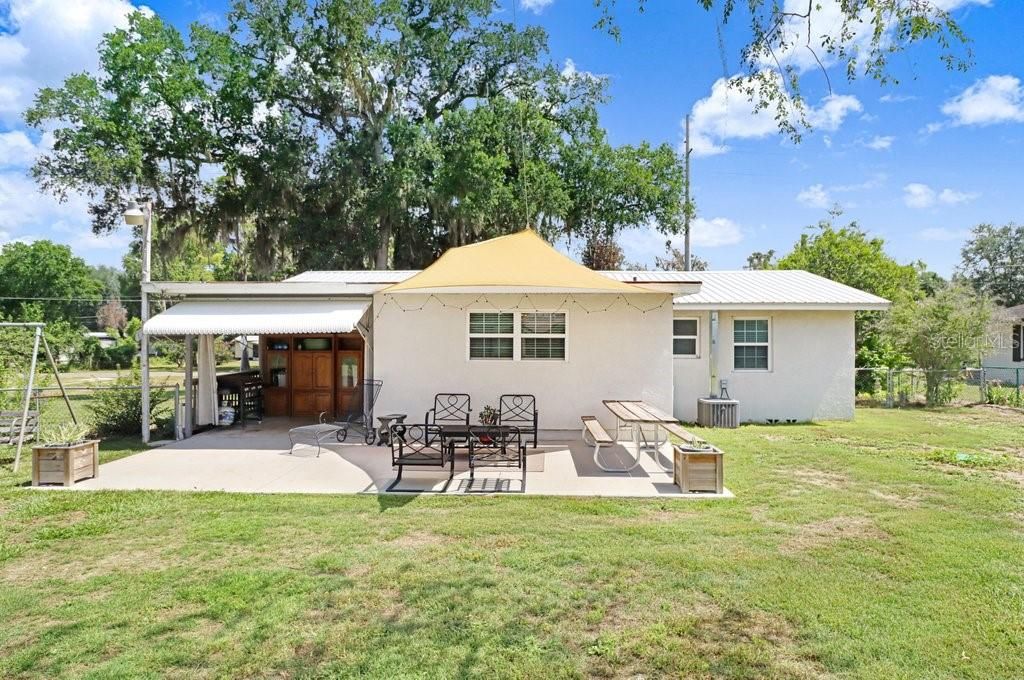 For Sale: $350,000 (3 beds, 1 baths, 1122 Square Feet)