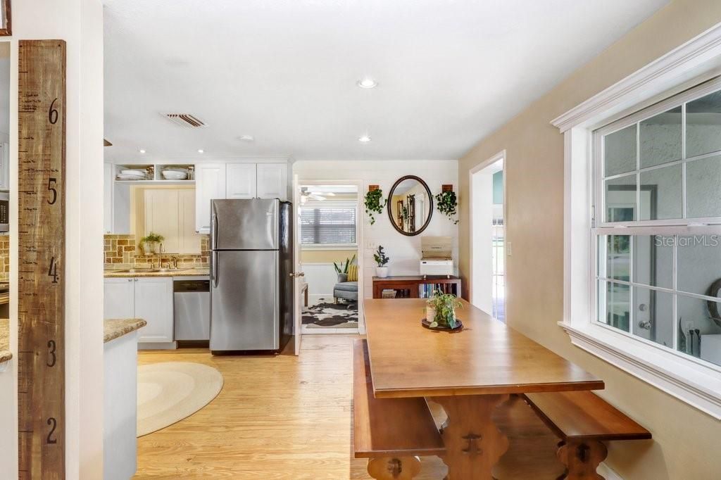 For Sale: $350,000 (3 beds, 1 baths, 1122 Square Feet)