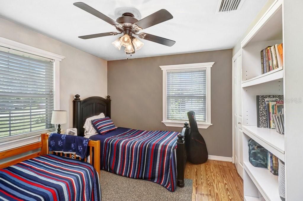 For Sale: $350,000 (3 beds, 1 baths, 1122 Square Feet)