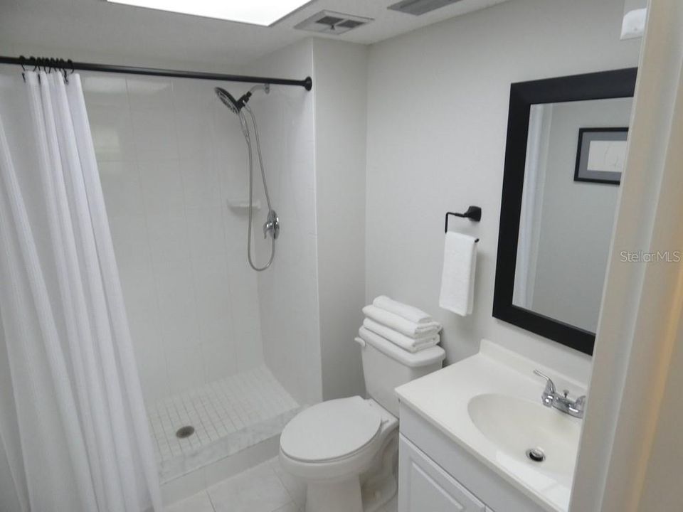 For Sale: $175,000 (2 beds, 2 baths, 875 Square Feet)