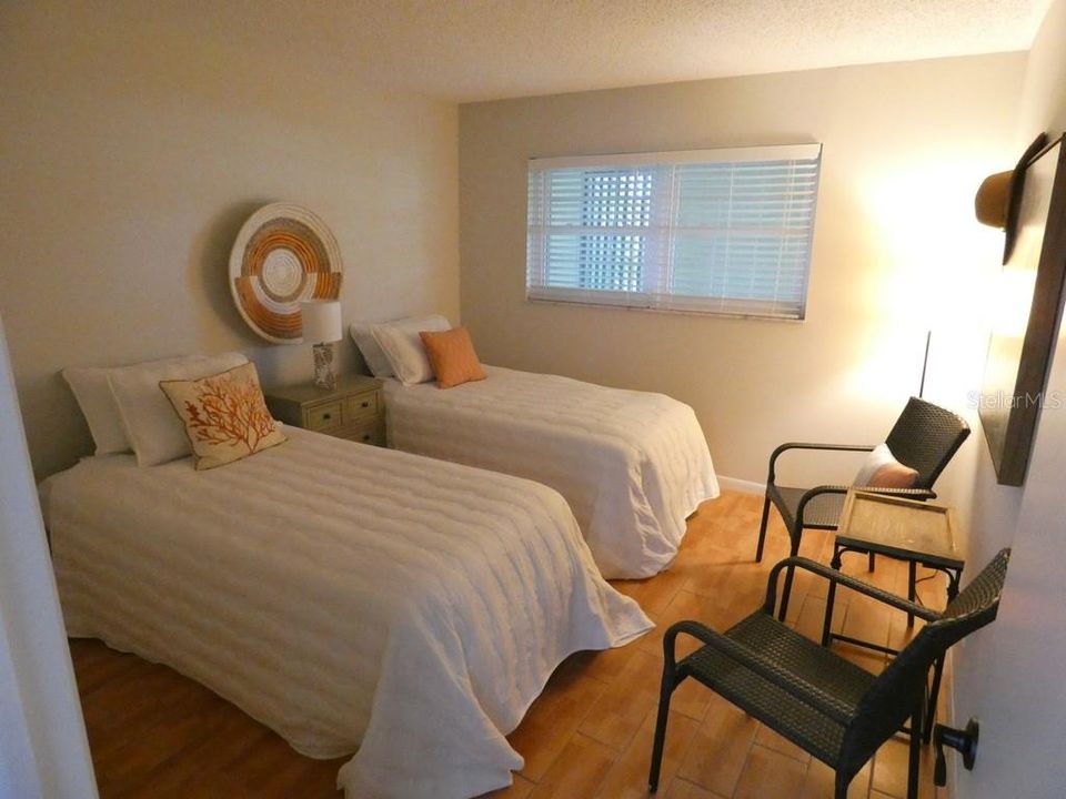 For Sale: $175,000 (2 beds, 2 baths, 875 Square Feet)