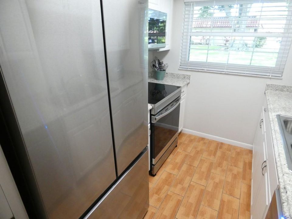 For Sale: $175,000 (2 beds, 2 baths, 875 Square Feet)