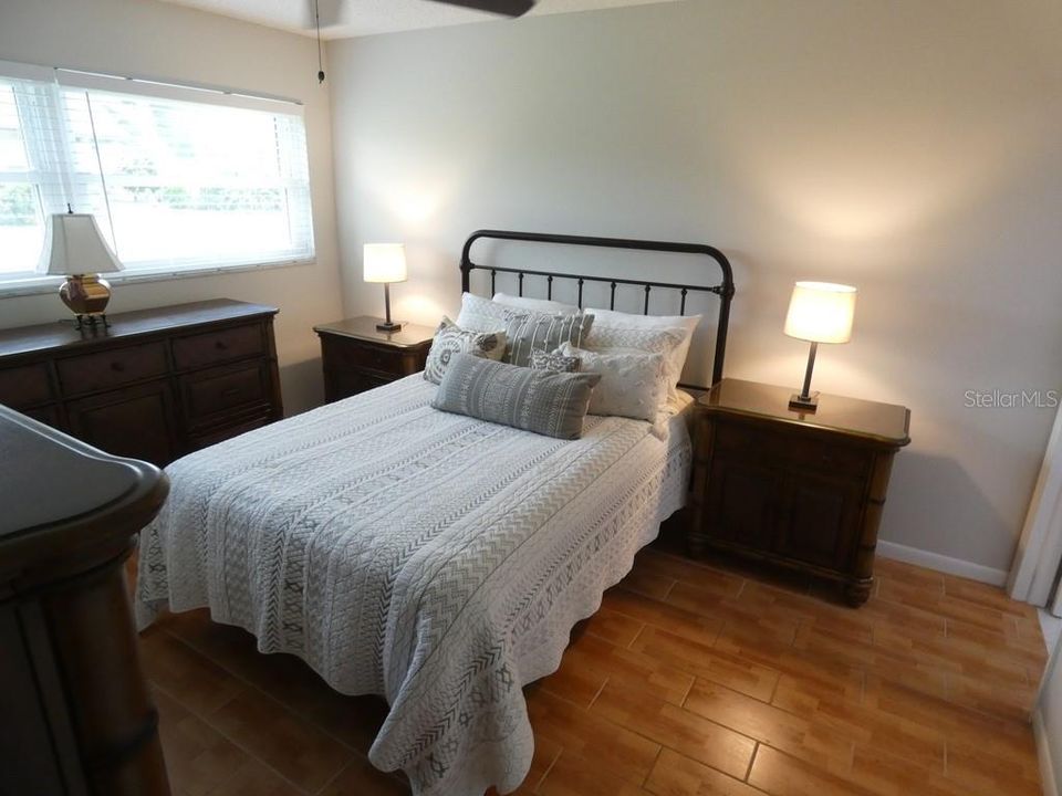 For Sale: $175,000 (2 beds, 2 baths, 875 Square Feet)