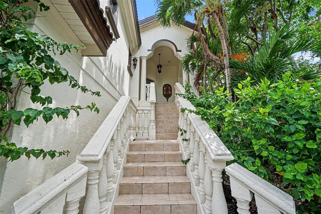 For Sale: $3,279,000 (6 beds, 7 baths, 3555 Square Feet)