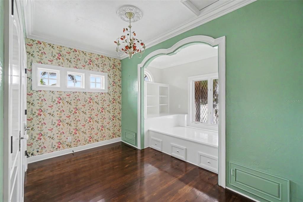 For Sale: $3,279,000 (6 beds, 7 baths, 3555 Square Feet)