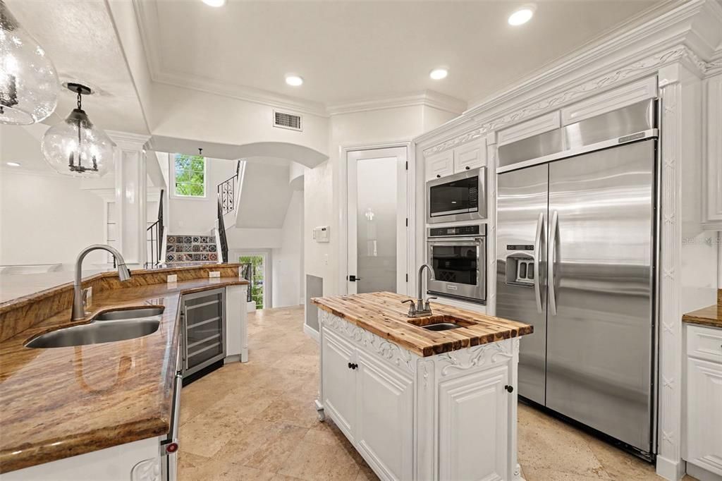 For Sale: $3,279,000 (6 beds, 7 baths, 3555 Square Feet)