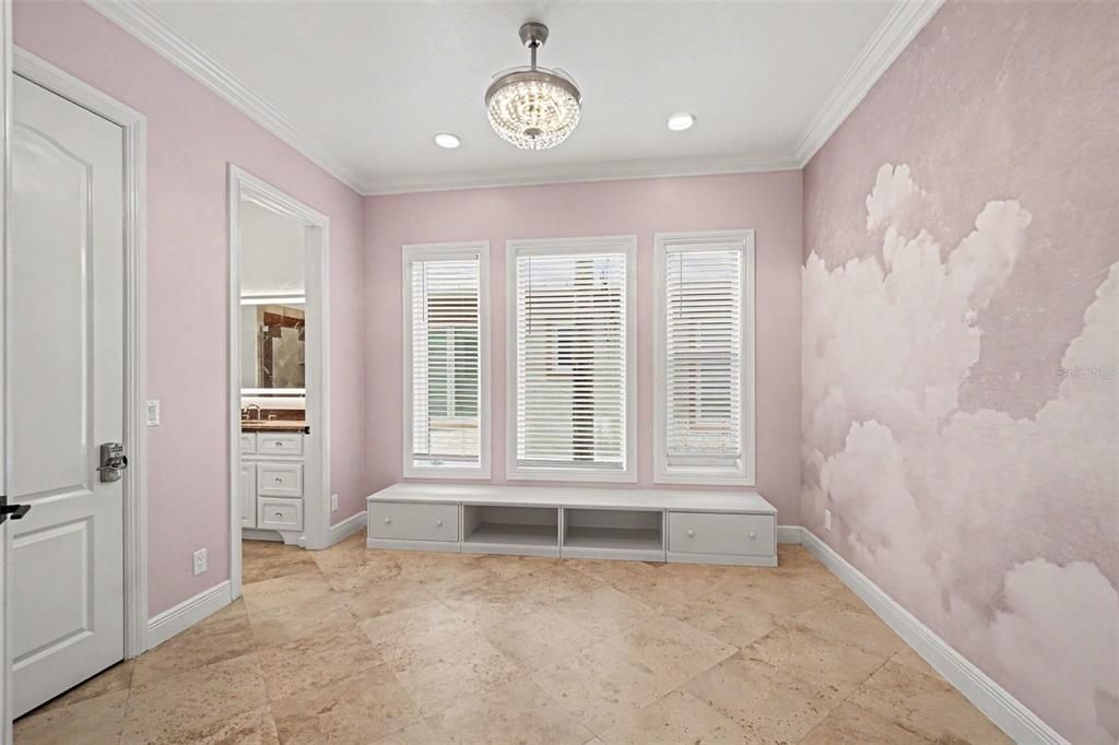 For Sale: $3,279,000 (6 beds, 7 baths, 3555 Square Feet)