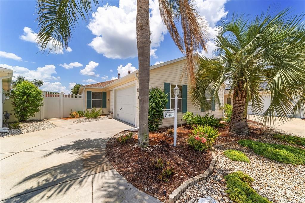 For Sale: $295,000 (2 beds, 2 baths, 1164 Square Feet)