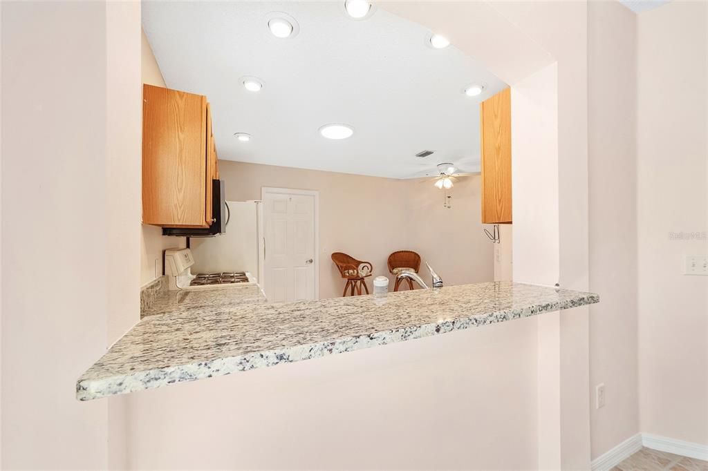 For Sale: $295,000 (2 beds, 2 baths, 1164 Square Feet)