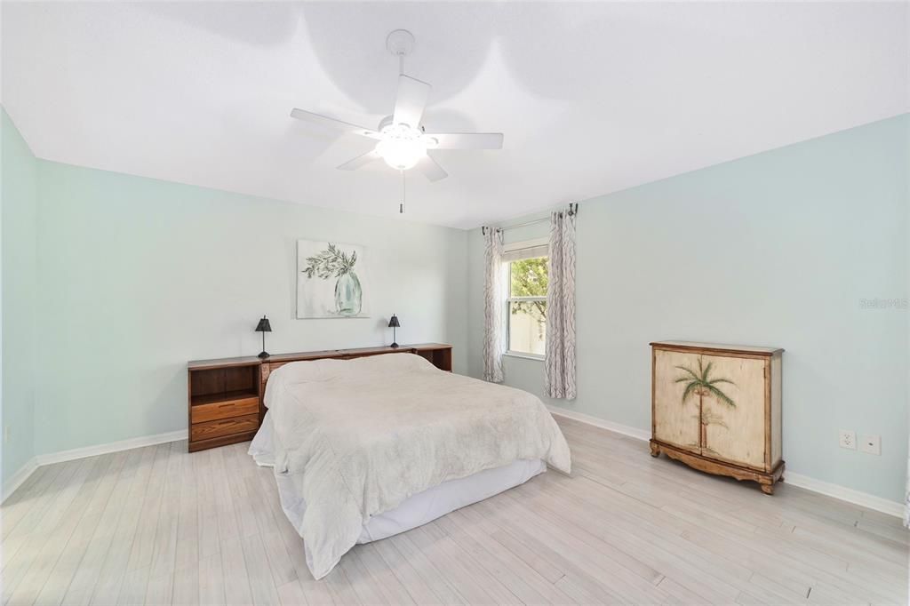 For Sale: $295,000 (2 beds, 2 baths, 1164 Square Feet)