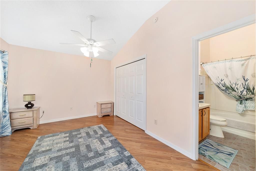 For Sale: $295,000 (2 beds, 2 baths, 1164 Square Feet)