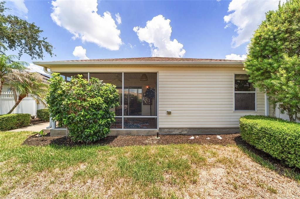 For Sale: $295,000 (2 beds, 2 baths, 1164 Square Feet)