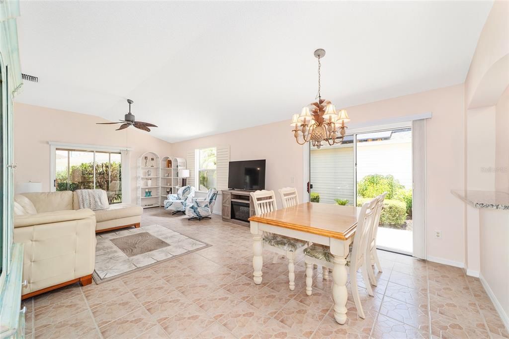 For Sale: $295,000 (2 beds, 2 baths, 1164 Square Feet)