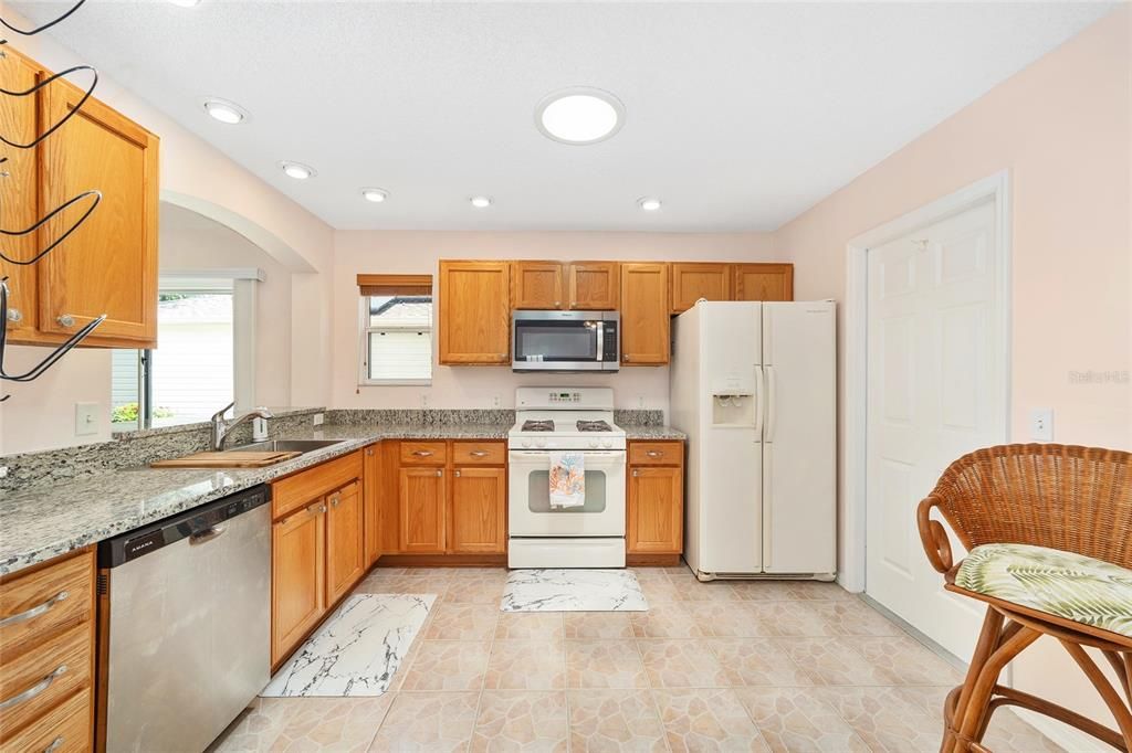 For Sale: $295,000 (2 beds, 2 baths, 1164 Square Feet)