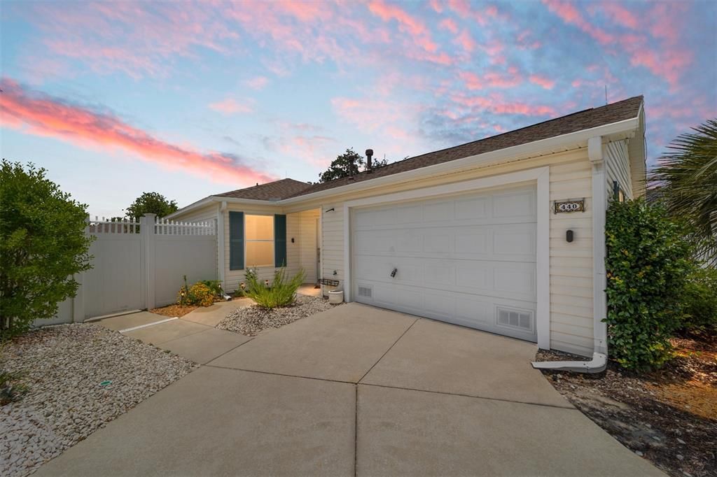 For Sale: $295,000 (2 beds, 2 baths, 1164 Square Feet)