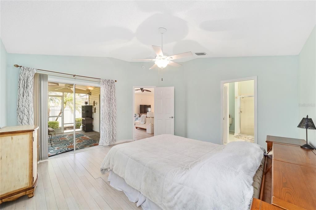 For Sale: $295,000 (2 beds, 2 baths, 1164 Square Feet)