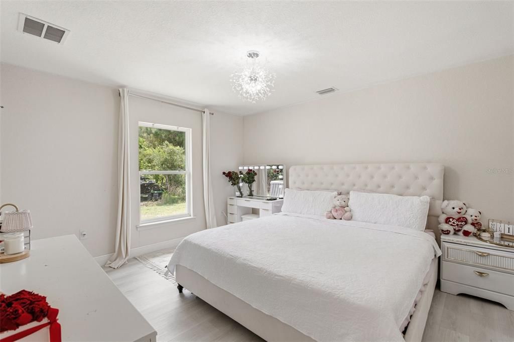 For Sale: $339,000 (3 beds, 2 baths, 1966 Square Feet)