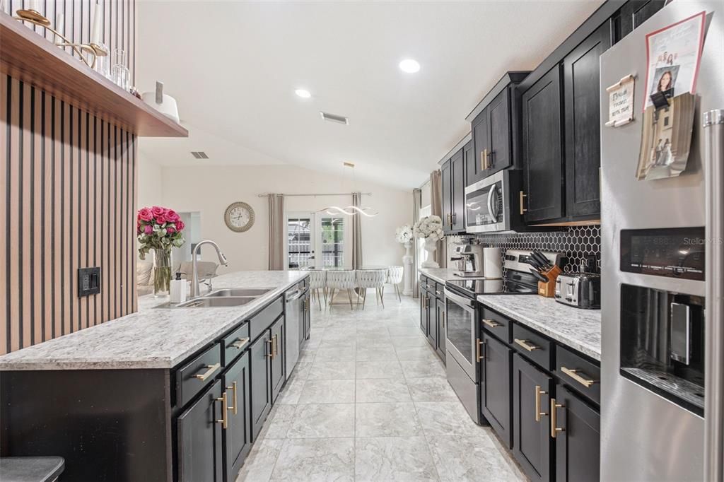 For Sale: $339,000 (3 beds, 2 baths, 1966 Square Feet)