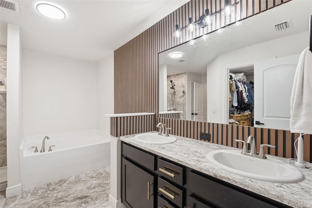 For Sale: $339,000 (3 beds, 2 baths, 1966 Square Feet)
