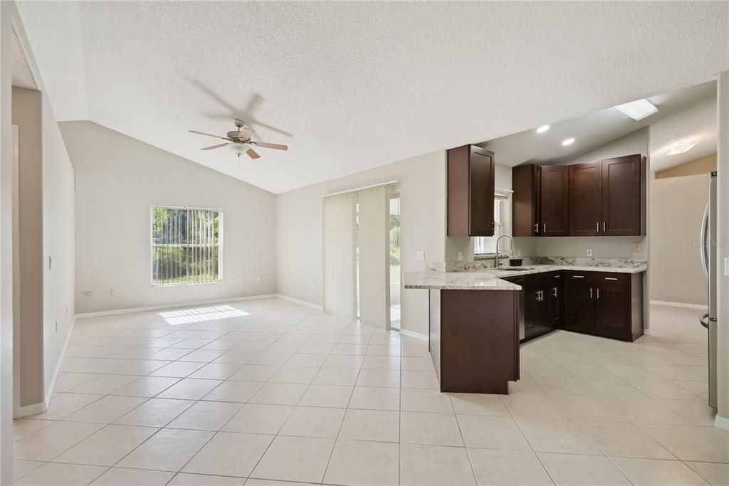 En Venta: $299,900 (3 camas, 2 baños, 1547 Pies cuadrados)