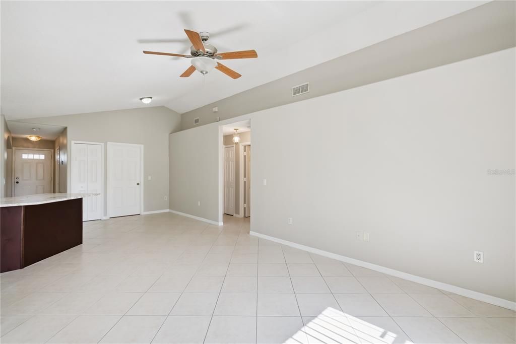 En Venta: $299,900 (3 camas, 2 baños, 1547 Pies cuadrados)