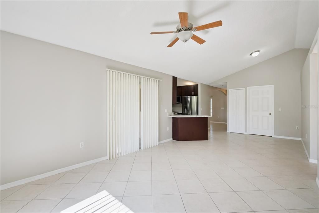 En Venta: $299,900 (3 camas, 2 baños, 1547 Pies cuadrados)