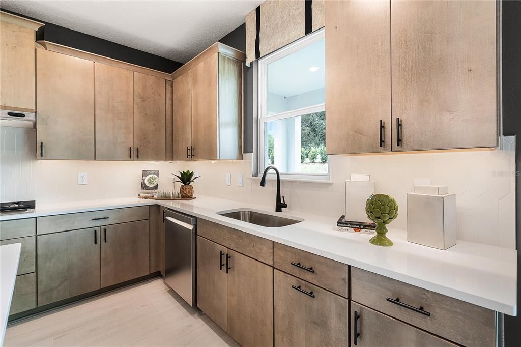 На продажу: $524,999 (4 спален, 2 ванн, 2240 Квадратных фут)