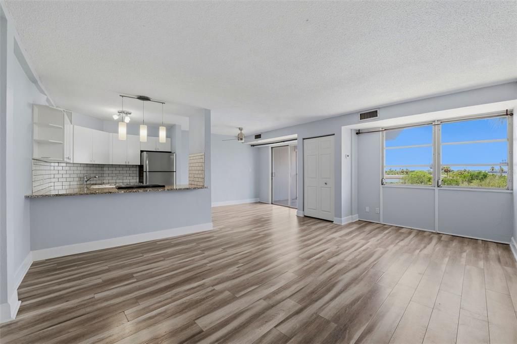 For Sale: $70,000 (1 beds, 1 baths, 708 Square Feet)
