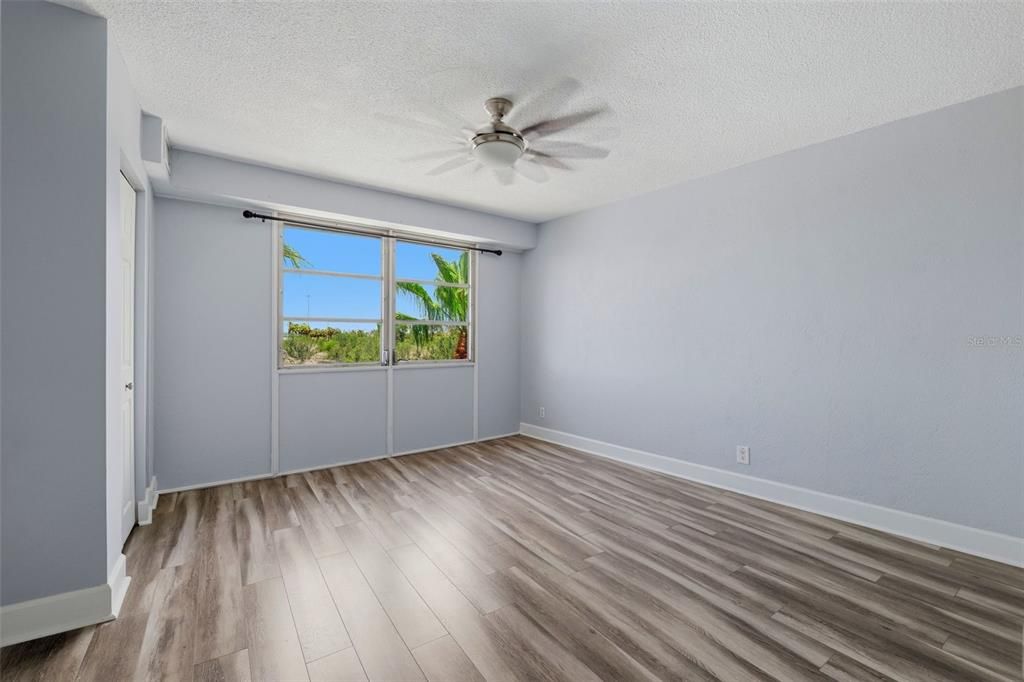 For Sale: $70,000 (1 beds, 1 baths, 708 Square Feet)