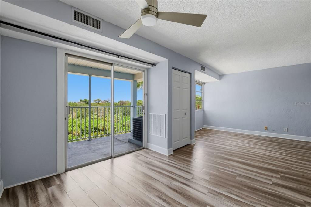 For Sale: $70,000 (1 beds, 1 baths, 708 Square Feet)