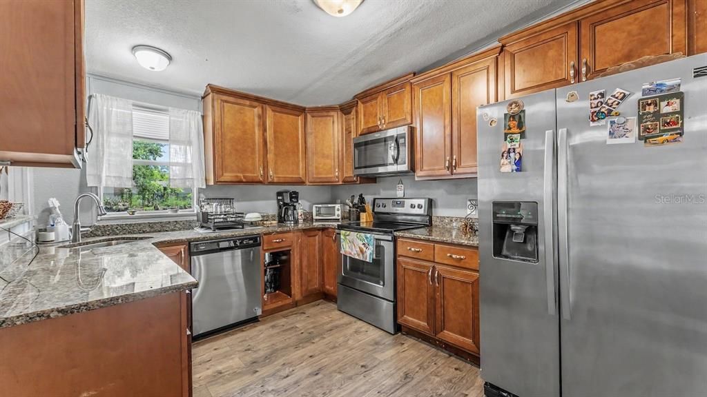 На продажу: $239,900 (3 спален, 2 ванн, 1728 Квадратных фут)
