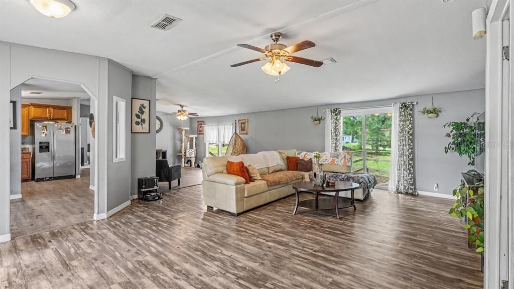 На продажу: $239,900 (3 спален, 2 ванн, 1728 Квадратных фут)
