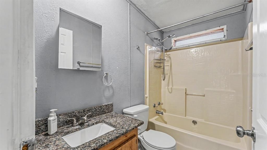 На продажу: $239,900 (3 спален, 2 ванн, 1728 Квадратных фут)